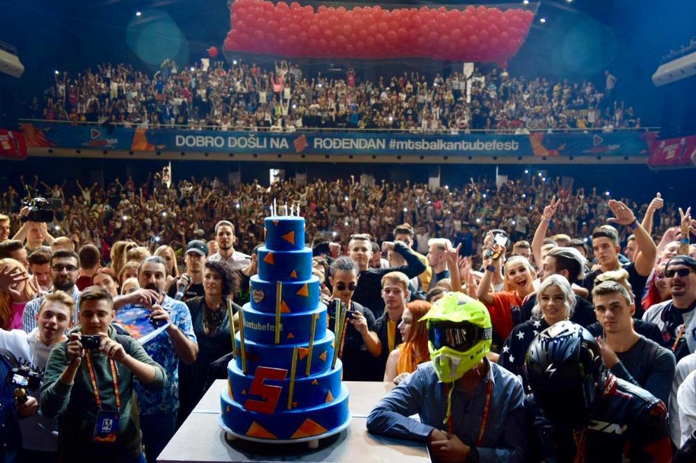 OPŠTA HISTERIJA U CENTRU BEOGRADA: Kad su deca počela da vrište niko nije znao o čemu se radi, a pojavili su se ONI