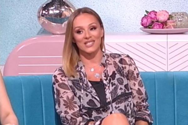 ANABELA MORA HITNO POD NOŽ: Pevačici na ultrazvuku uočene promene!