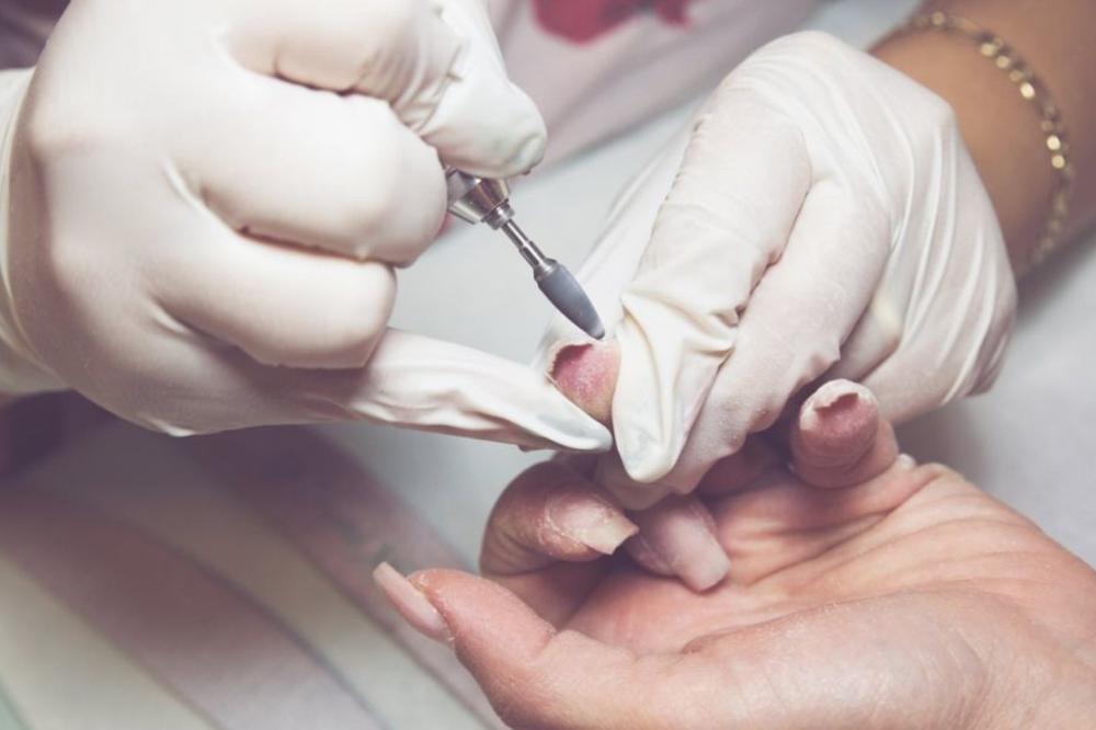 DOKTORKA UPOZORAVA: Ako stalno idete na MANIKIR, ovo može da vam se desi na NOKTIMA I KOŽI!