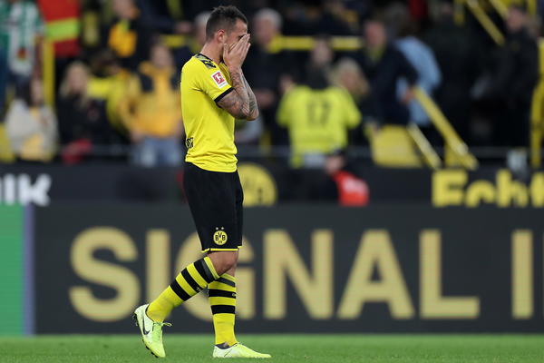 OVAKO SE GUBI TITULA: Borusija sve prosula, a Bajern se smeška! Šalke je dobio derbi!