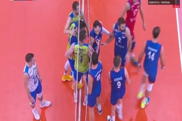 FRKA NA KRAJU MEČA SRBIJE I SLOVENIJE: Slovenac napao Atanasijevića, a nastavio je i tokom slavlja!