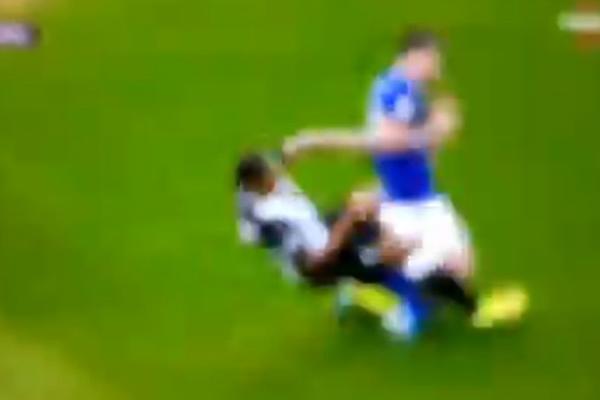 POŠALJITE GA U MESARU DA SEČE MESO, NIJE FUDBAL ZA NJEGA: Igrač Njukasla brutalno startovao na protivnika!