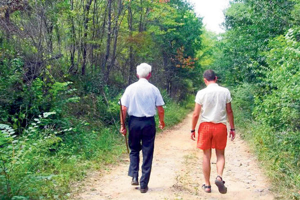 VUCI SAMOTNJACI! U ovom srpskom selu žive SAMO MUŠKARCI, kažu da ih je stigla STRAŠNA SUDBINA!