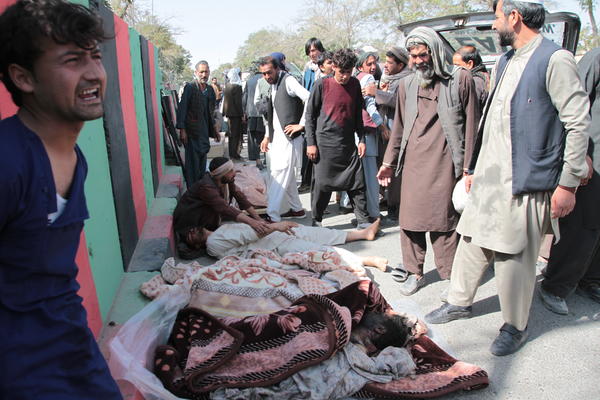 U AVGANISTANU PAKAO SE NASTAVLJA! Bombaš samoubica uleteo u kolonu vozila i ubio važnog čoveka