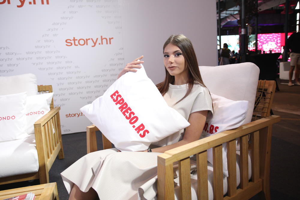 PRELEPA KALIA BENČIĆ BILA NAM JE HOSTESA U ROVINJU, a njen SUPERTALENAT nas je sve OBORIO S NOGU (FOTO) (VIDEO)