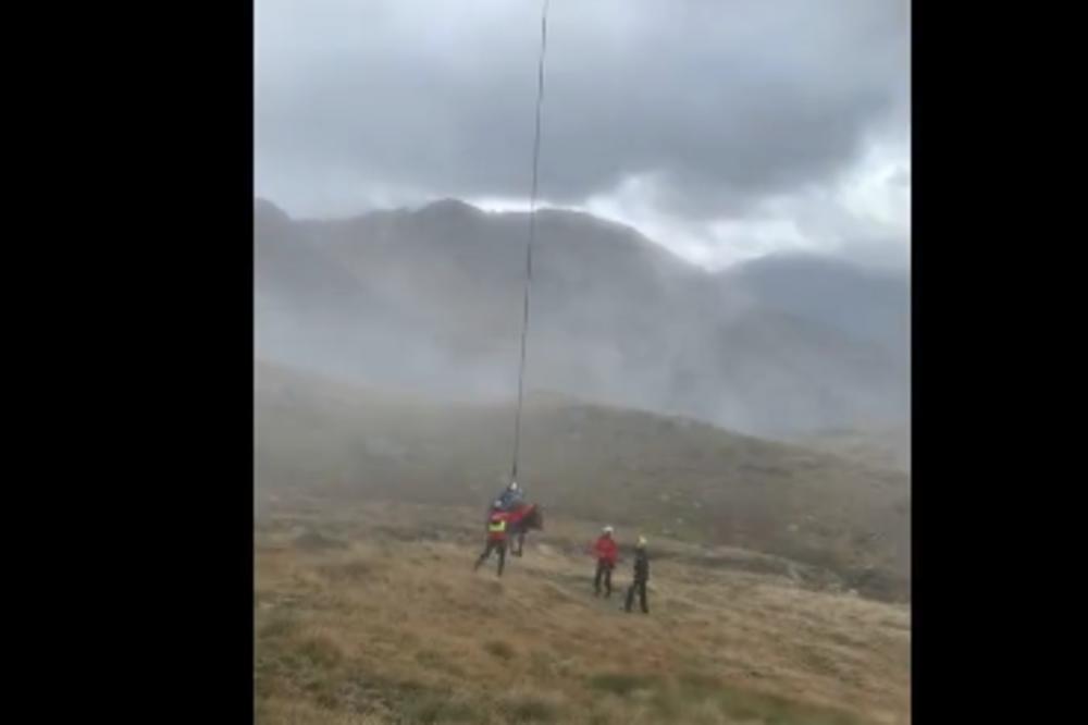 KADA VIDITE ŠTA OVAJ HELIKOPTER PODIŽE, BIĆETE ZAPANJENI! Iza akcije spašavanja krije se TOPLA PRIČA  (VIDEO)