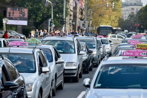 STIGAO ERDOGAN, A TAKSISTI SE OKUPLJAJU: BLOKADA CENTRA tek sledi, ali 2 strane KAO DA SU SE DOGOVORILE