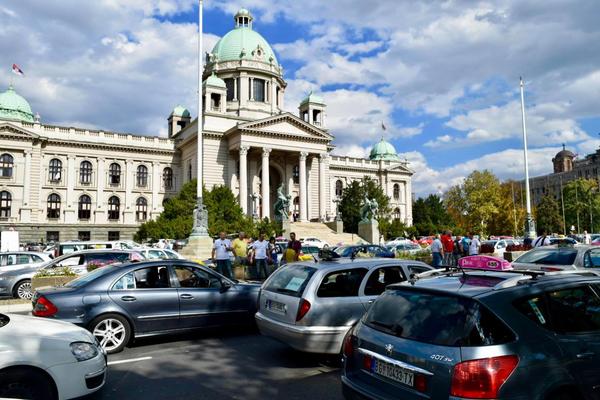 PROTESTI I KADA DOĐE ERDOGAN: Taksisti za vikend PAUZIRAJU, sledeće nedelje BIĆE JOŠ GORE (VIDEO)