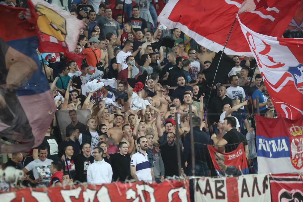 Navijači Zvezde se spremaju da bratski dočekaju braću iz Pireja