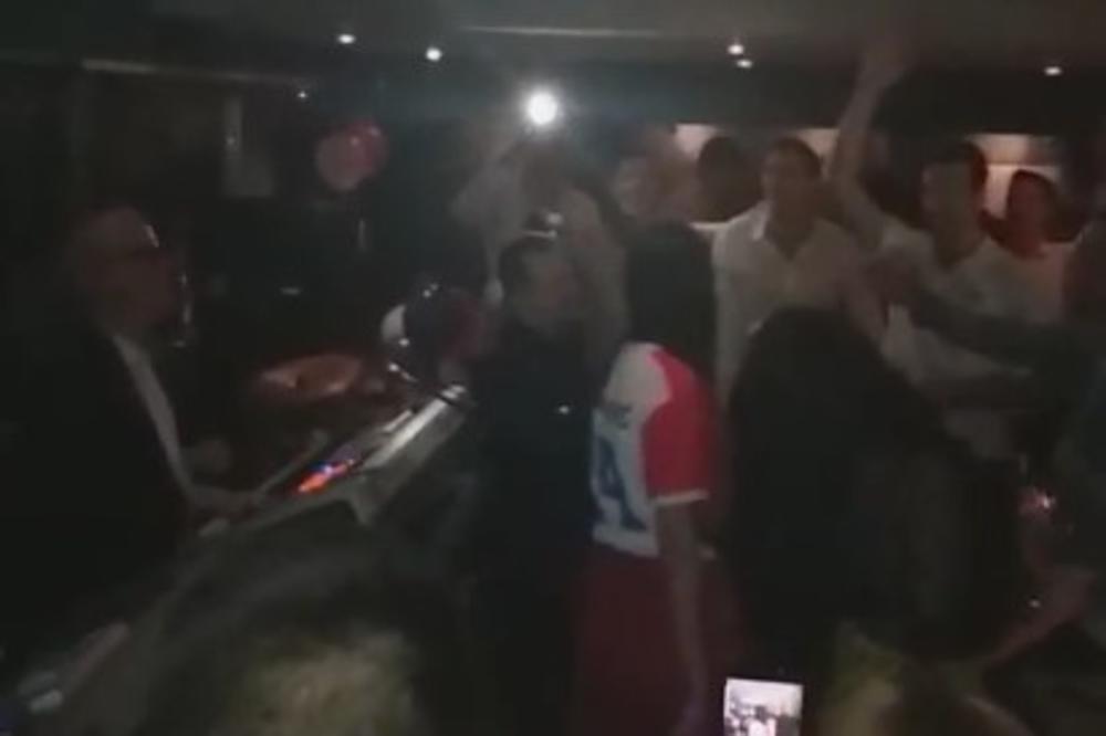 ODBOJKAŠI SLAVILI DO JUTRA UZ SPECIJALNU PESMU SAŠE MATIĆA: Ekstaza je počela kada je Ivica Daćić uzeo mikrofon!