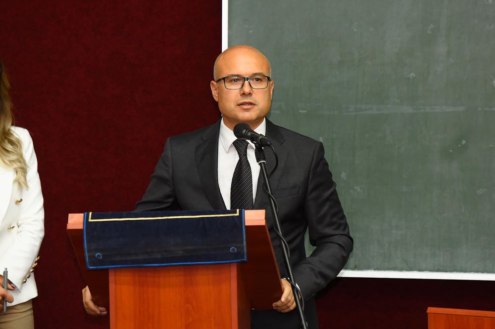 OPOZICIJA PUKLA U NOVOM SADU, MANJE OD 70 LJUDI NA PROTESTU! Vučević: Komplekse od uspeha Vučića lečite na izborima