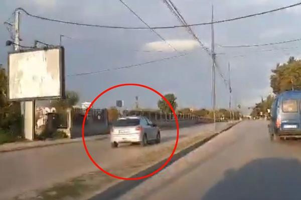 NIŠLIJA JE JUTROS VOZIO PEŽOA U KONTRA SMERU DOK MU JE U KOLIMA BILO DETE! Na raskrsnici se umalo desio UŽAS