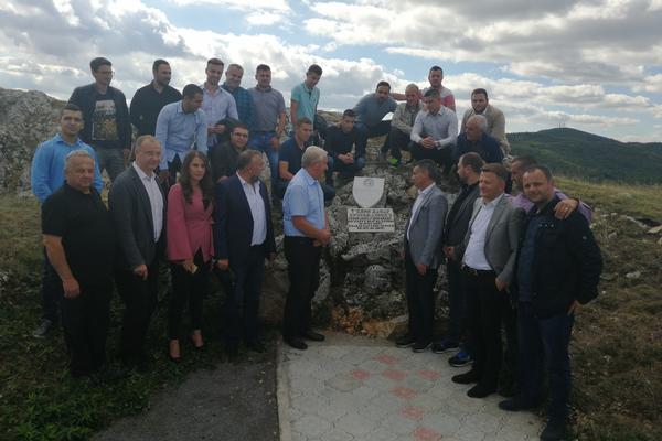 SRBI SA KOSOVA OBIŠLI MESTO GDE JE ROĐEN CAR LAZAR! Poslata je JAKA PORUKA za Srpsku listu iz tabora socijalista