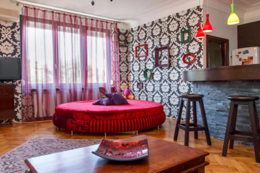 STAN NA DAN PODIGAO JE CENU NEKRETNINA U BEOGRADU U NEBO! Zašto su STUDENTI ljuti na AIRBNB i BUKING?