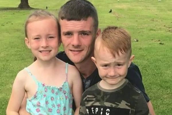 SKROMNOG MLADIĆA (27) IZBOLI ISPRED NJEGOVIH DVOJE MALE DECE! Ubijen je zbog velike ZABUNE