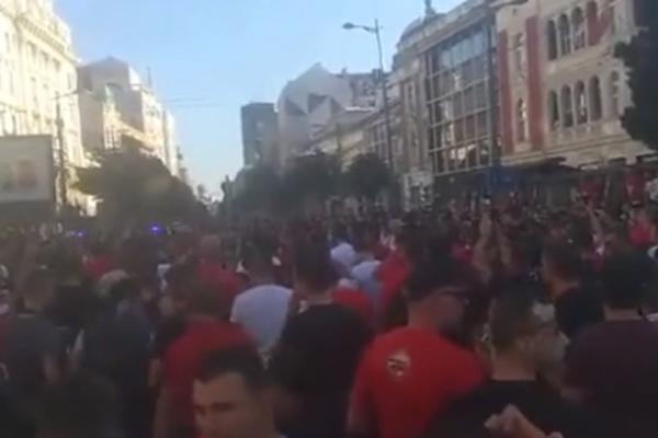 POLICIJA STALA ISPRED DELIJA I GEJT 7: Korteo zaustavljen na putu do Marakane!