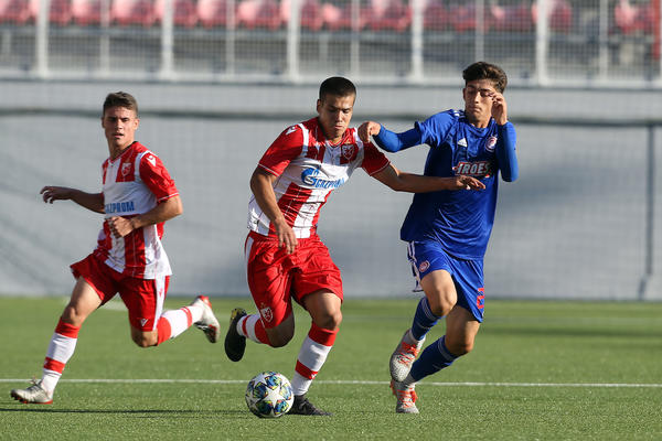 IZ DVOJKE U KECA NA KROVU: Zvezda preokrenula Olimpijakos i deli prvo mesto u grupi sa Bajernom!