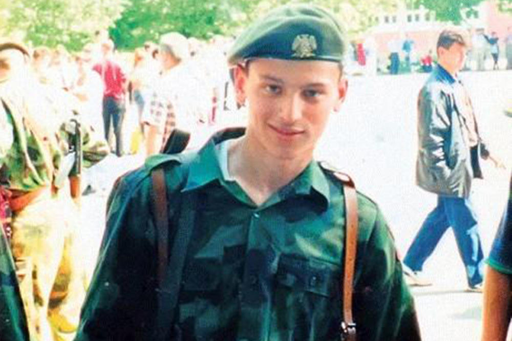 VLADIMIR(19) JE IZ ŠKOLE 1998. OTIŠAO U VOJSKU! Dan pre smrti rekao je majci da ne brine, a onda je usledio UŽAS
