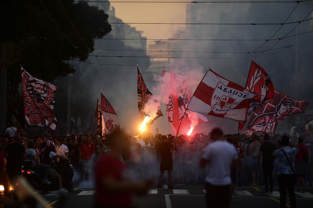 NJEMU ĆE VEČERAS BITI NAJTEŽE: Upravo smo u Atini sreli fudbalera kog obožavaju i Delije i Gejt 7!