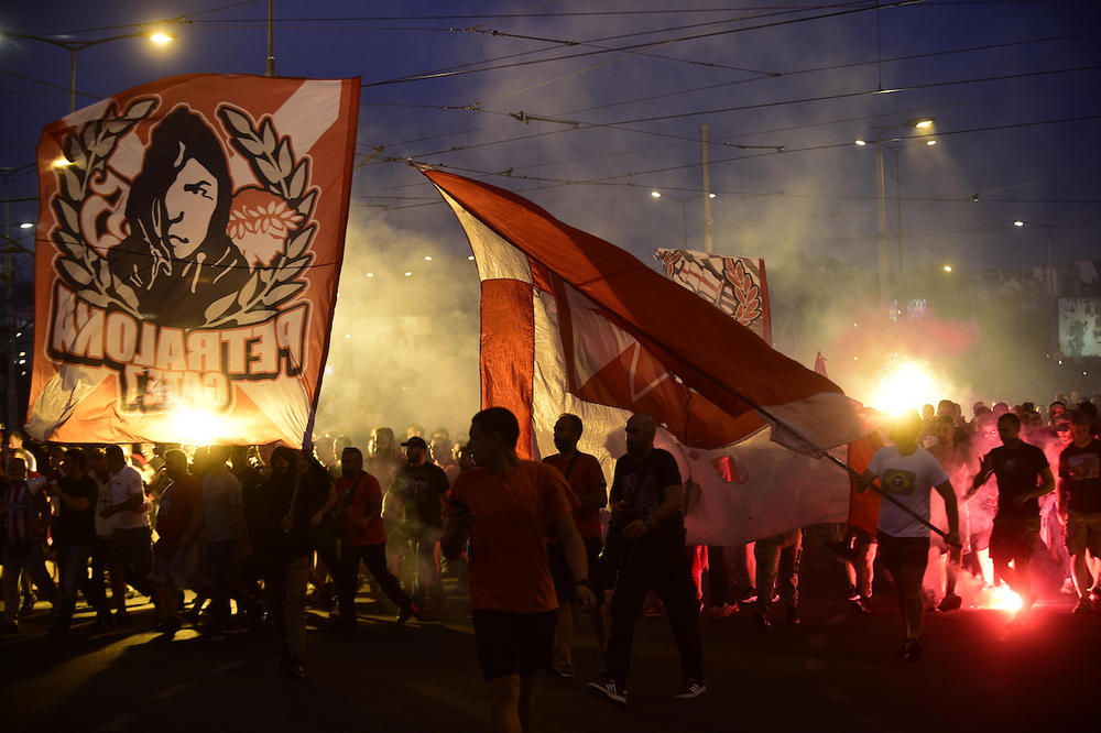 ZAKAZANO: Delije i Gejt 7 spremaju spektakl u Atini! Počinje u 16h, a onda zajednički korteo do stadiona!