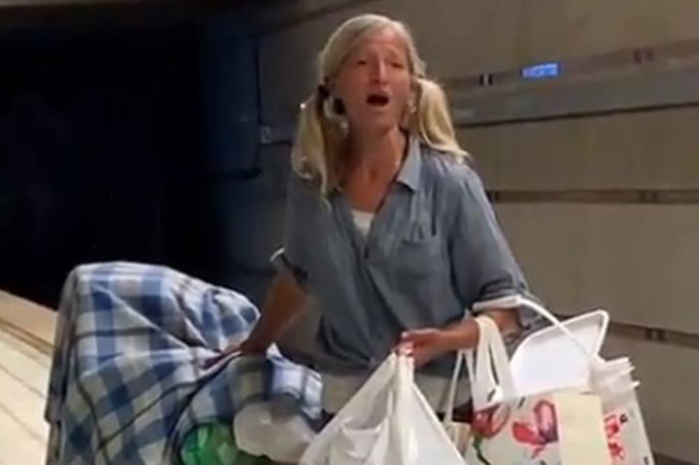 POLICIJA JE PRIŠLA BESKUĆNICI DOK JE PEVALA: Ono što su saznali o njoj nateralo ih je da RAZMISLE O ŽIVOTU (VIDEO)