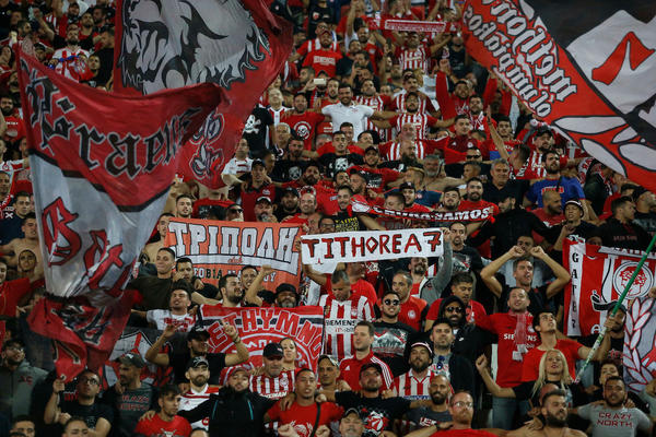NAVIJAČKI PIR U ATINI: Olimpijakosovi navijači napali prostorije ljutog rivala!