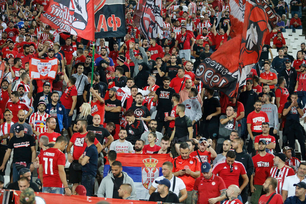 Gejt 7, Navijači Olimpijakosa, Delije, Navijači Zvezde