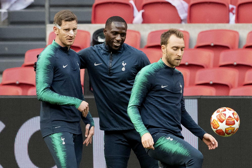 IGRAČ TOTENHEMA SKINUO SAIGRAČEVU ŽENU: Skandal potresa Englesku - ovo je pravi razlog katastrofalnih igara Pevaca!