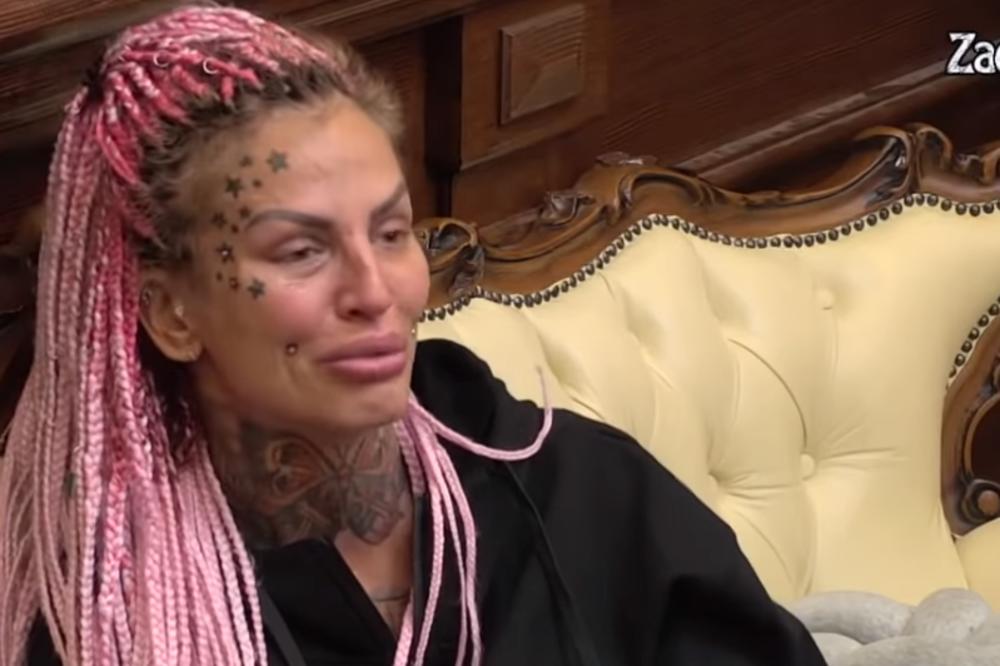 JELENA KRUNIĆ VARALA FANOVE ZA PARE, PA SVE PRIZNALA! Oplela po influenserima, pa počela da se pere! (FOTO)