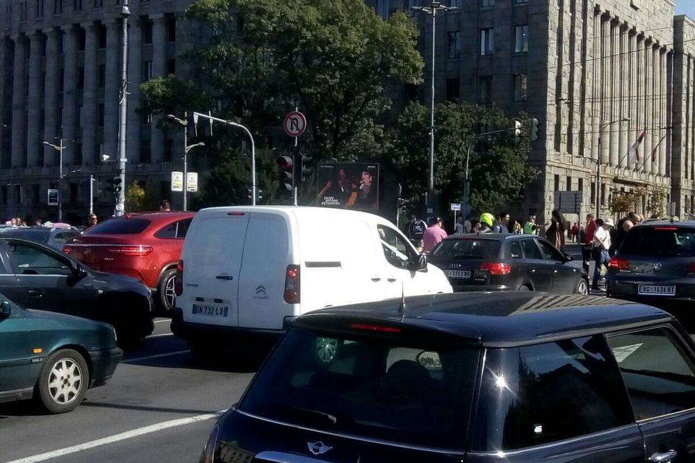 AMSS IZDAO OZBILJNO UPOZORENJE VOZAČIMA: Večeras vodite računa ako ulazite u automobil!