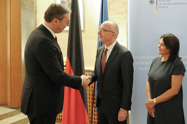 PONOSAN SAM NA SRPSKO - NEMAČKO PRIJATELJSTVO! Predsednik Vučić prisustvovao prijemu