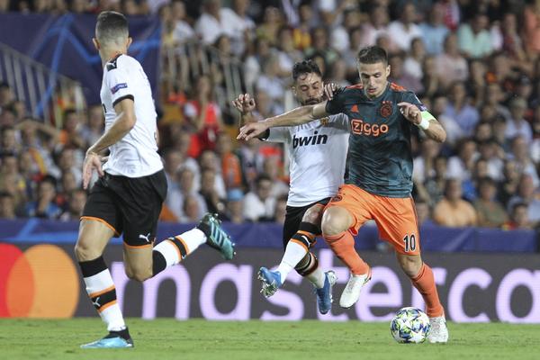 TADIĆ DOKTORSKI POSLAO ODBRANU VALENSIJE PO BUREK: Srbinu nema ravnog u Ligi šampiona posle nove majstorije!