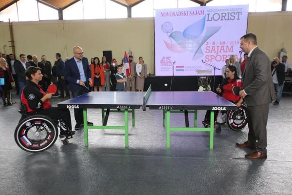 Vučević otvorio sajam sporta u Novom Sadu pa odigrao partiju stonog tenisa
