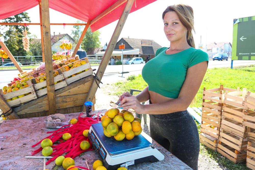 NEKADA JE PRODAVALA MANDARINE I IZGLEDALA DRUGAČIJE, sada puca od silikona i filera, NI MAJKA JE NE BI PREPOZNALA!