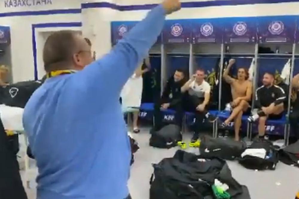 FEŠTA U SVLAČIONICI PARTIZANA: Čelnik kluba poveo navijanje, igrači upali u trans zbog pobede nad Astanom!