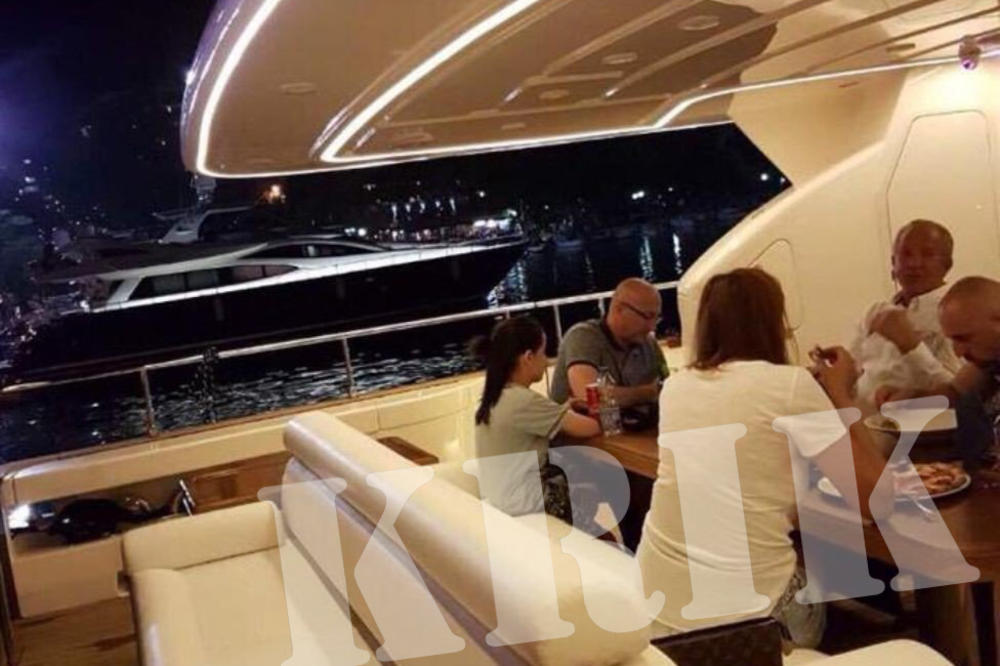 SRPSKI POLITIČARI NA PACOLIJEVOJ JAHTI: Šta se nalazi u POZADINI ove FOTOGRAFIJE S LETOVANJA U BUDVI?
