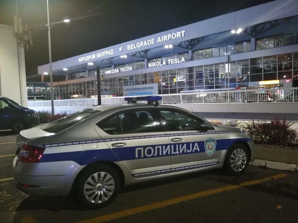 ČOVEK (54) UMRO U AVIONU ZA NEMAČKU! Našli ga nepomičnog u toaletu, pa HITNO SLETELI na beogradski aerodrom