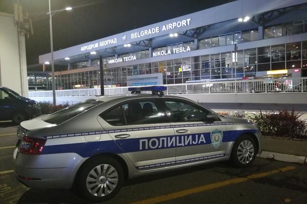 AVION PRINUDNO SLETEO NA AERODROM "NIKOLA TESLA": Putniku pozlilo, pa preminuo