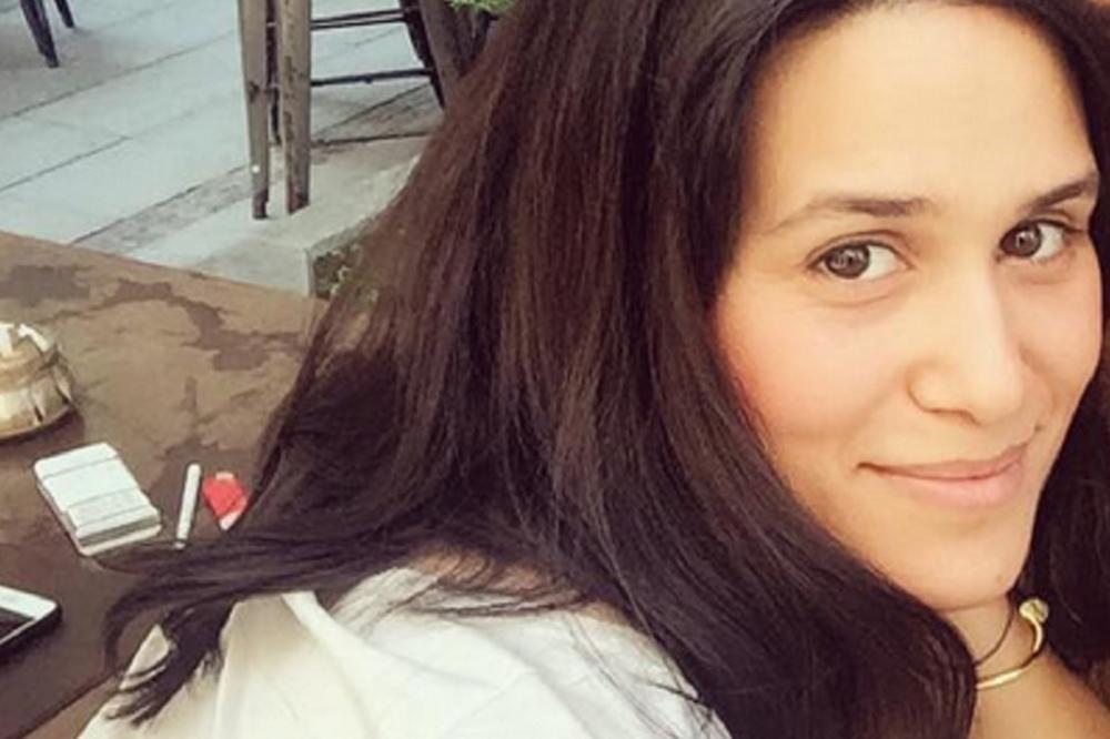 ĆERKA NAŠE GLUMICE I POLITIČARA JE PRELEPA, ONA JE ISTO U SERIJAMA! Šutnula glumca, znate li ko su joj roditelji?