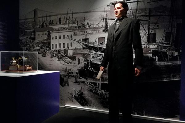 FBI JE UPAO U TESLINU SOBU, RAZVALIO SEF I UKRAO SVE PLANOVE! S ovim dokumentima VLADA SVETOM (EKSKLUZIVNI FOTO)