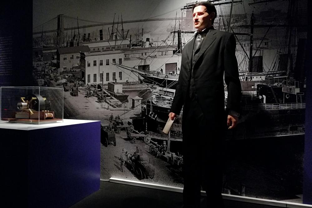 FBI JE UPAO U TESLINU SOBU, RAZVALIO SEF I UKRAO SVE PLANOVE! S ovim dokumentima VLADA SVETOM (EKSKLUZIVNI FOTO)