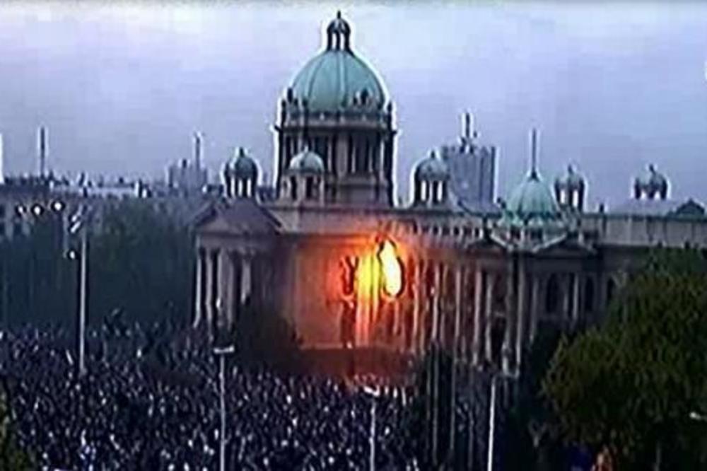 PRE TAČNO 20 GODINA PAO JE REŽIM SLOBODANA MILOŠEVIĆA: Ovo su bili KLJUČNI momenti u promeni vlasti