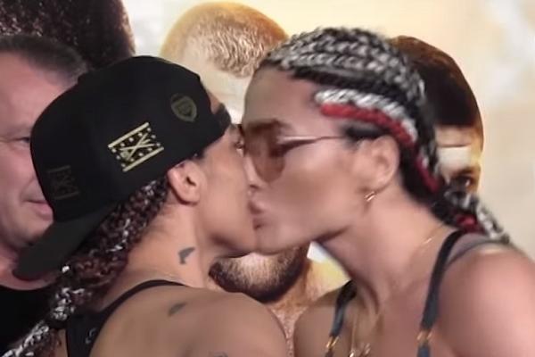 IZBACILA GOLE GRUDI, PA DOŠLA NA MERENJE PRED MEČ: Poljubila je rivalku u usta, a onda joj se pakao sručio na glavu