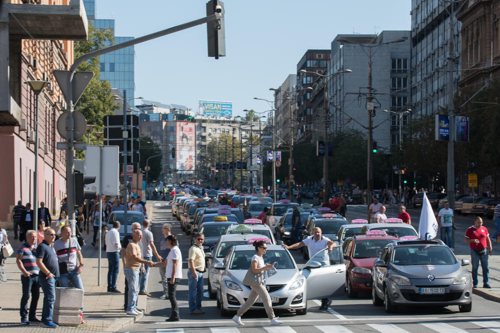TAKSISTI IMAJU AMIN ZA BLOKADE! U ponedeljak protest od 14.00 do 17.00, BLOKIRAĆEMO I GAZELU I SLAVIJU