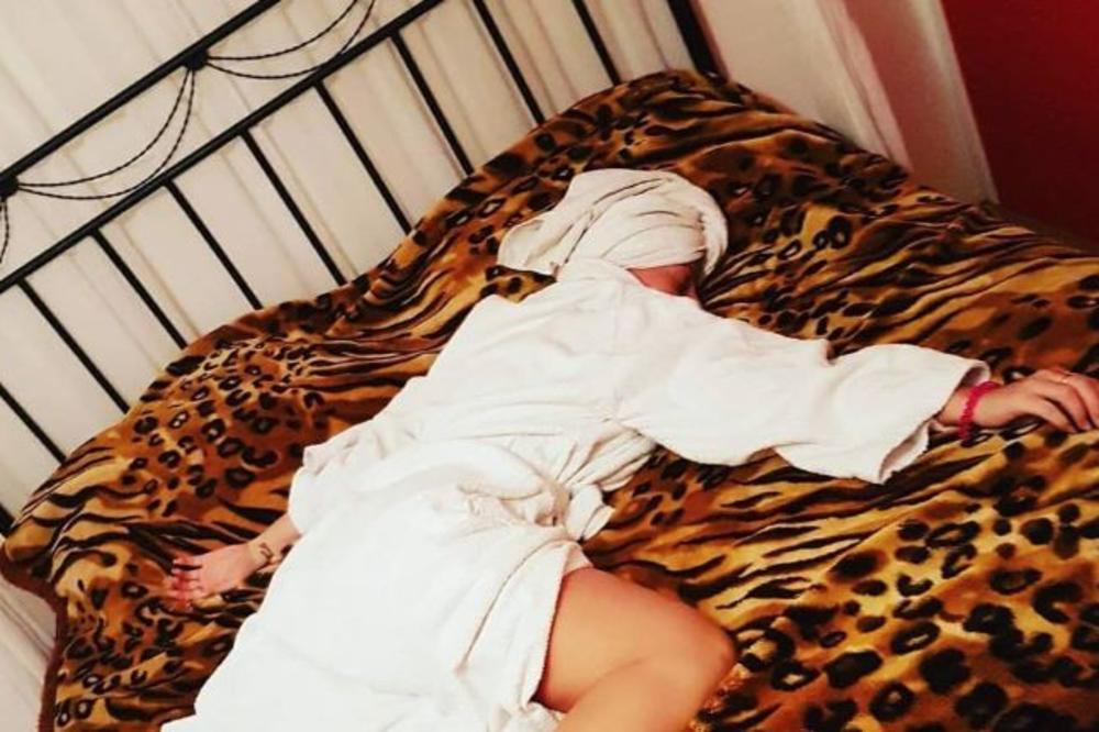 NAŠA RIJALITI ZVEZDA PREREZALA VENE: Našli je u LOKVI KRVI (FOTO)