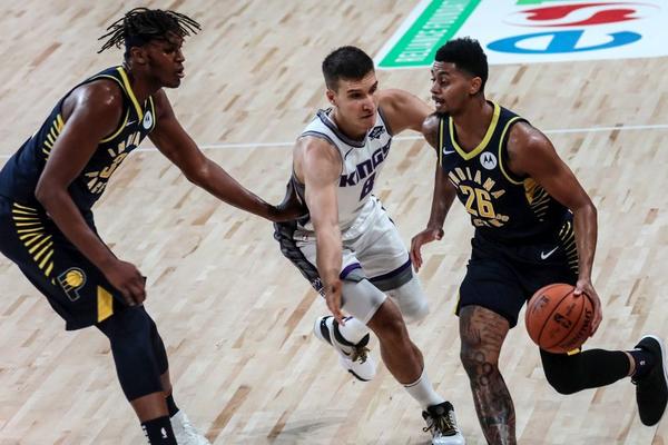 AKO NASTAVI OVAKO DA IGRA, TEŠKO ĆE GA KINGSI ZADRŽATI: Bogdan umalo do tripl-dabla, Jokićeva bleda partija!