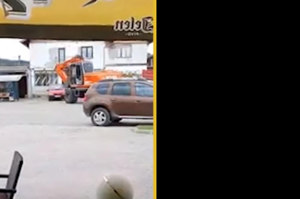 BAGEROM UNIŠTIO AUTOMOBIL IZ OSVETE: Svi gledali u čudu, a REAKCIJA VLASNIKA je HIT! (VIDEO)