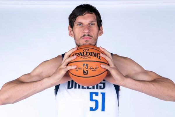 BOBAN JE STRAŠAN IGRAČ! PORZINGIS SE OSEĆA BESPOMOĆNO PORED NJEGA! Trener i saigrači hvale Marjanovića na sva usta!