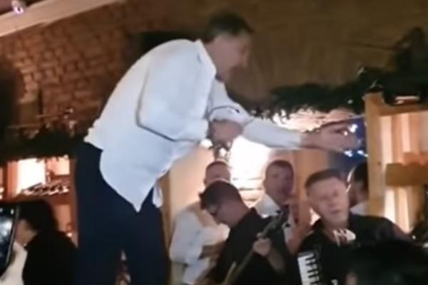 ZA SVE JE KRIVA SRPSKA PESMA: Zdravko Mamić se popeo na sto i napravio haos u sarajevskom restoranu!