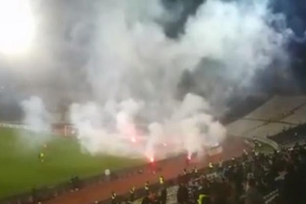 LUDNICA U HUMSKOJ: Grobari prekinuli meč sa Voždovcem!